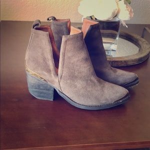 Jeffrey Campbell Cromwell bootie